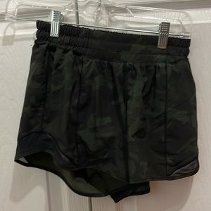 Lululemon Hotty Hot Low-Rise Lined Short 4"